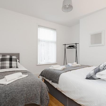 2 Bedroom House Liverpool- Large & Cosy- Sleeps 5 By Hinkley Homes Short Lets & Serviced Accommodation Exteriör bild