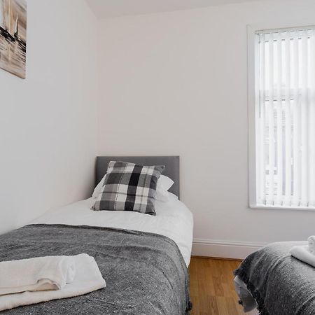 2 Bedroom House Liverpool- Large & Cosy- Sleeps 5 By Hinkley Homes Short Lets & Serviced Accommodation Exteriör bild