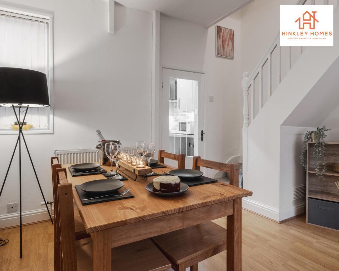 2 Bedroom House Liverpool- Large & Cosy- Sleeps 5 By Hinkley Homes Short Lets & Serviced Accommodation Exteriör bild